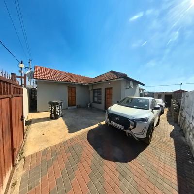 House For Sale in Ebony Park, Ebony Park